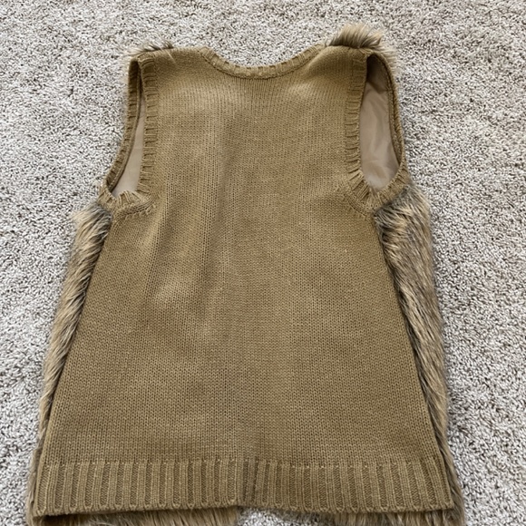 Faux fur vest - Picture 2 of 2